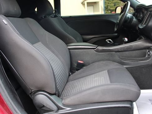 Used 2019 Dodge Challenger SXT image 42