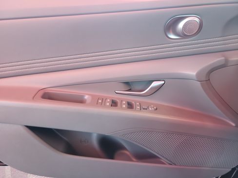 Certified 2025 Hyundai Elantra Sport FWD image 20