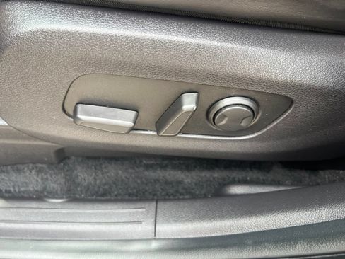 Certified 2024 Kia Carnival LX FWD image 44