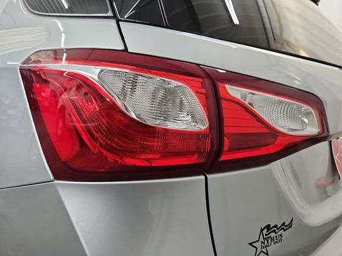 Used 2018 Chevrolet Equinox LT FWD image 20