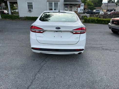 Used 2017 Ford Fusion SE FWD image 4