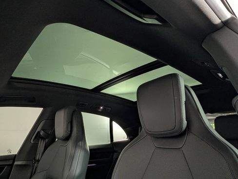 Certified 2025 Porsche Macan 4S Electric AWD/4WD image 28