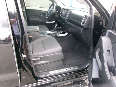 Used 2022 Nissan Frontier SV AWD/4WD image 9