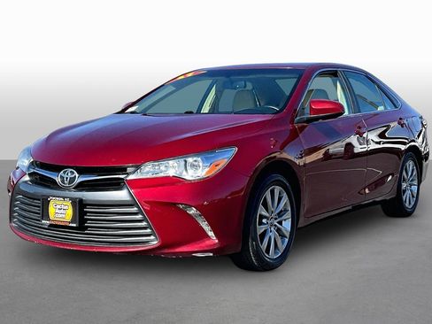 Used 2017 Toyota Camry XLE w/ Moonroof Package FWD image 1