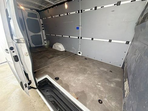 Used 2022 Mercedes-Benz Sprinter 2500 image 14