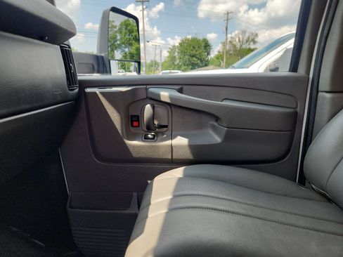 Used 2014 Chevrolet Express 3500 image 16