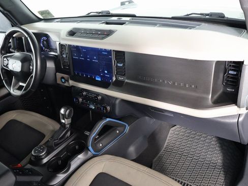 Used 2022 Ford Bronco Wildtrak image 8