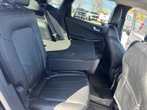 Certified 2025 Ford Escape Platinum w/ Premium Technology Package image 32
