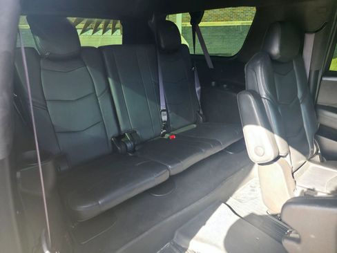 Used 2017 Cadillac Escalade ESV Platinum image 30