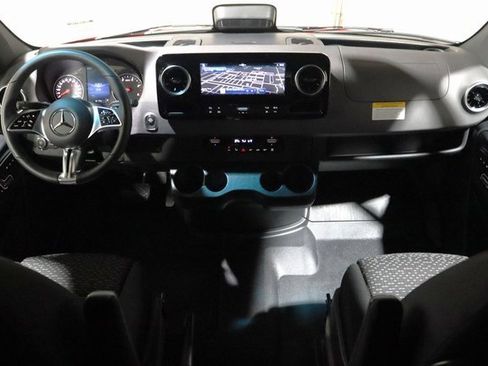 Used 2025 Mercedes-Benz Sprinter 2500 image 21