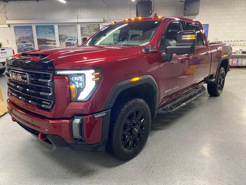 Used 2024 GMC Sierra 2500 AT4 AWD/4WD image 3