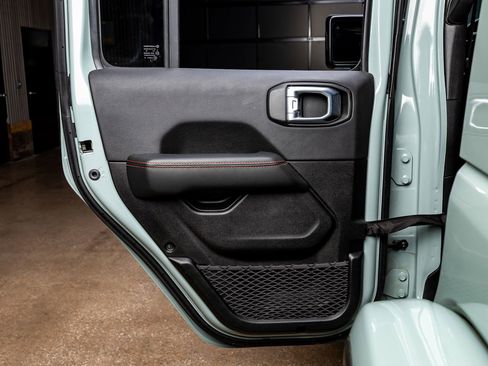 Used 2024 Jeep Wrangler Unlimited Rubicon AWD/4WD image 35