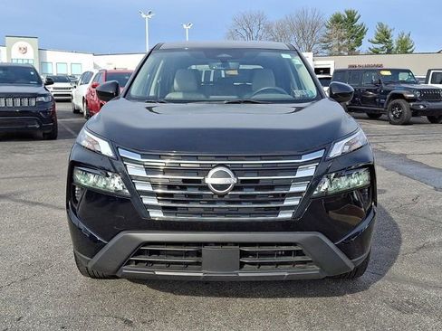 Used 2024 Nissan Rogue SV image 2