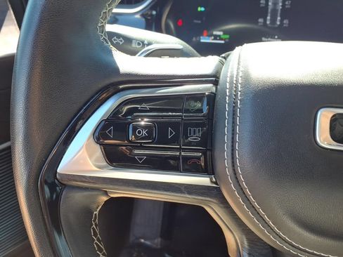Used 2023 Jeep Grand Cherokee Overland w/ Advanced Protech Group III AWD/4WD image 7