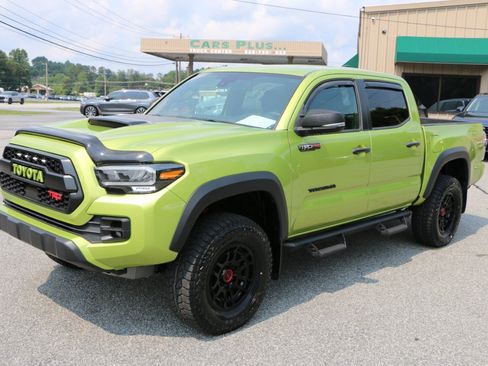 Used 2022 Toyota Tacoma SR5 AWD/4WD image 1
