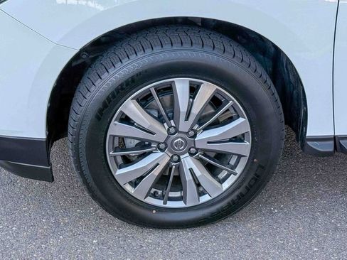 Used 2019 Nissan Pathfinder S image 8