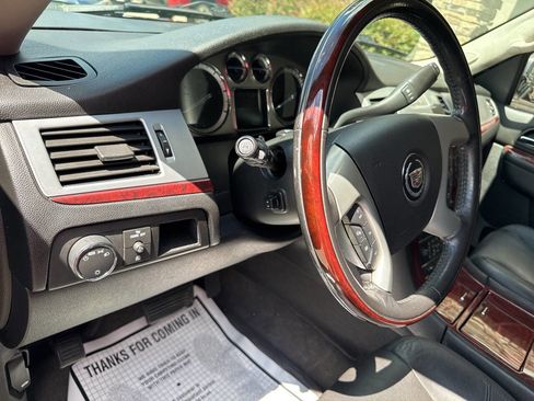 Used 2012 Cadillac Escalade Luxury image 23