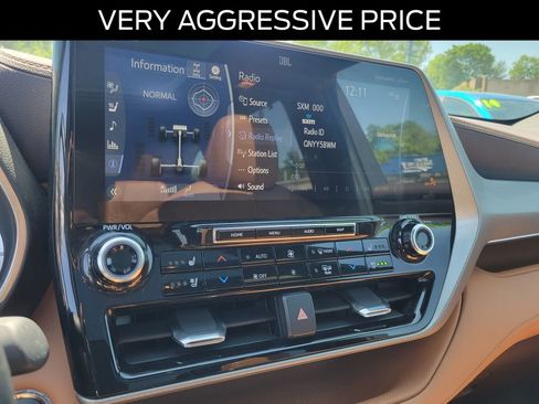 Used 2022 Toyota Highlander Platinum AWD/4WD image 26