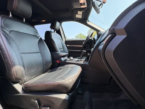 Used 2018 Ford Explorer Sport AWD/4WD image 32