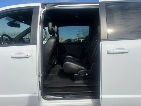 Used 2019 Dodge Grand Caravan GT FWD image 28