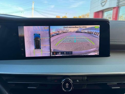 Certified 2025 Nissan Murano SL image 30