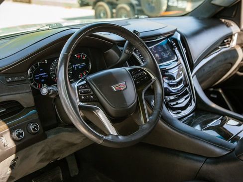 Used 2017 Cadillac Escalade Platinum AWD/4WD image 10