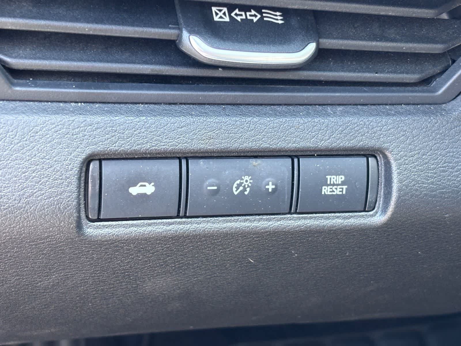 Used 2025 Nissan Altima 2.5 SV FWD image 13