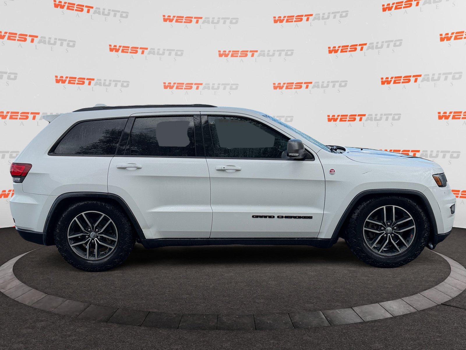 Used 2018 Jeep Grand Cherokee Trailhawk AWD/4WD image 6