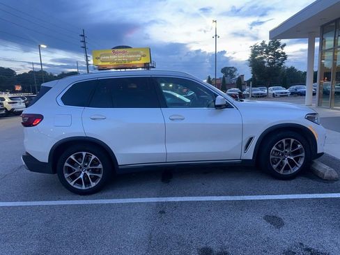 Used 2021 BMW X5 xDrive40i w/ Executive Package 2 AWD/4WD image 2