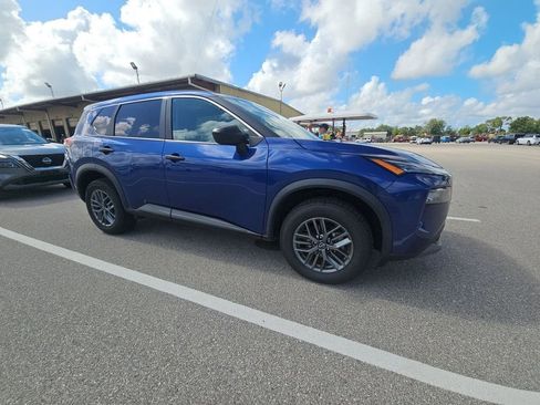 Used 2023 Nissan Rogue S FWD image 3