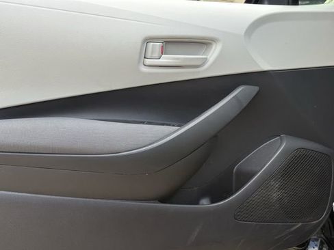 Used 2025 Toyota Corolla LE image 24