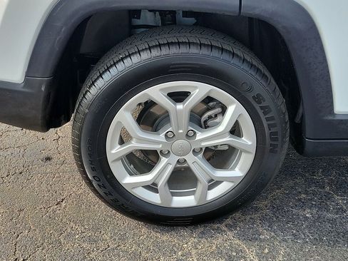 Used 2024 Jeep Compass Latitude AWD/4WD image 7