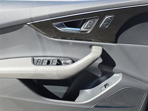 Certified 2025 Audi Q8 Premium Plus image 18