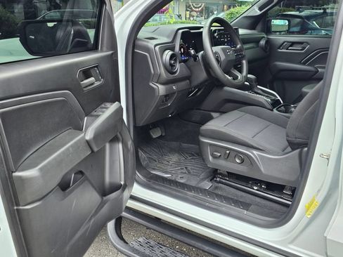 Used 2024 Chevrolet Colorado Trail Boss w/ Technology Package AWD/4WD image 22