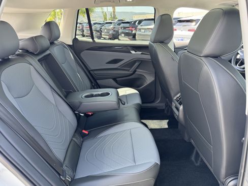 Used 2026 Volkswagen Tiguan SE AWD/4WD image 33