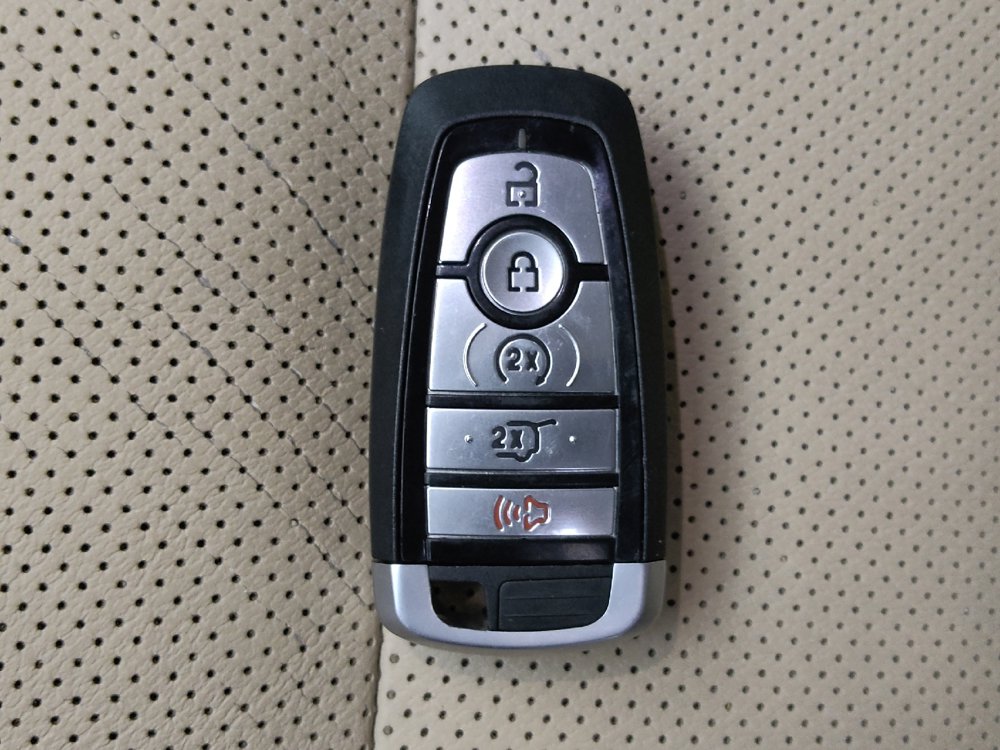 Used 2020 Ford Escape Titanium AWD/4WD image 32