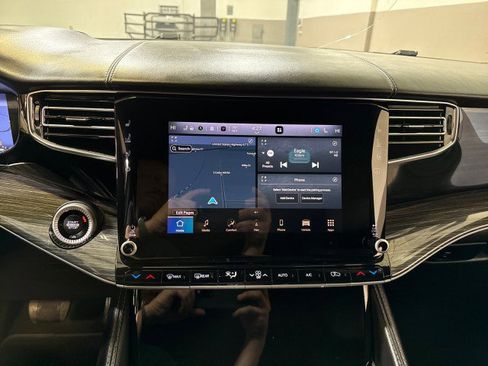 Used 2022 Jeep Wagoneer Series III w/ Rear Seat Video Group 1 image 24