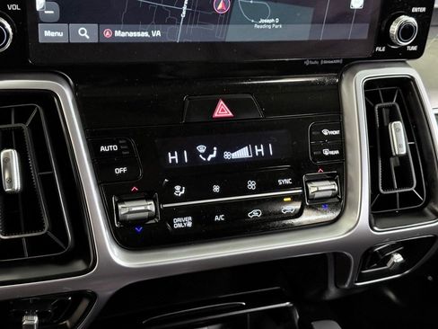 Used 2023 Kia Sorento EX image 30