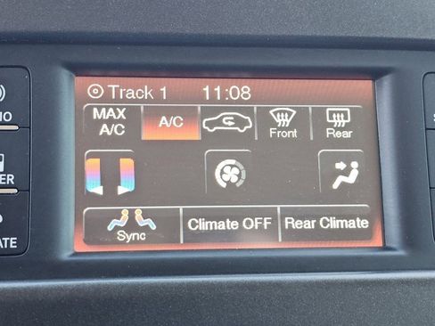 Used 2017 Dodge Journey SE w/ Flexible Seating Group image 10