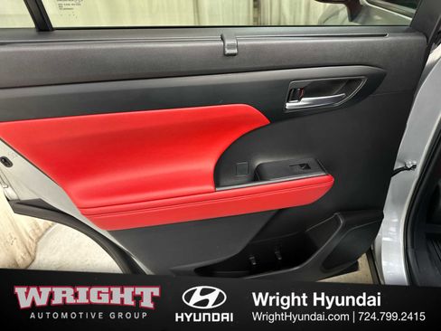 Used 2022 Toyota Highlander XSE image 12