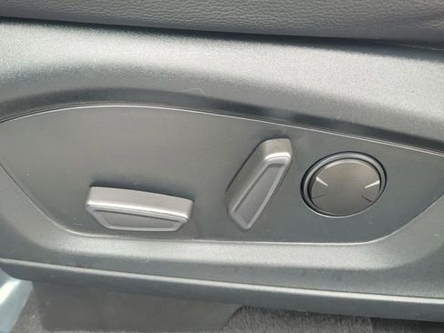 Used 2020 Ford Explorer XLT w/ Equipment Group 202A image 31