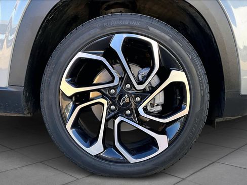 Used 2025 Chevrolet Trax RS image 11