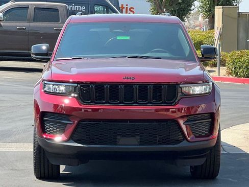 New 2025 Jeep Grand Cherokee Altitude image 9