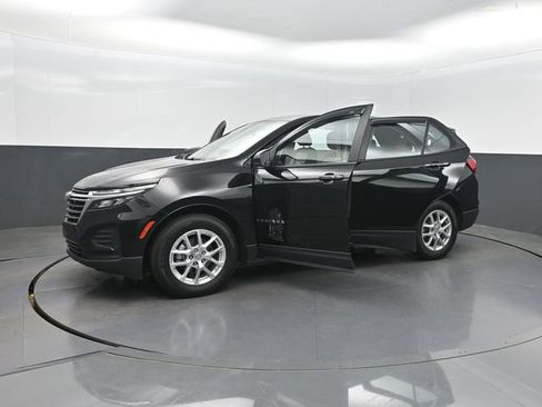 Used 2024 Chevrolet Equinox LS FWD image 34