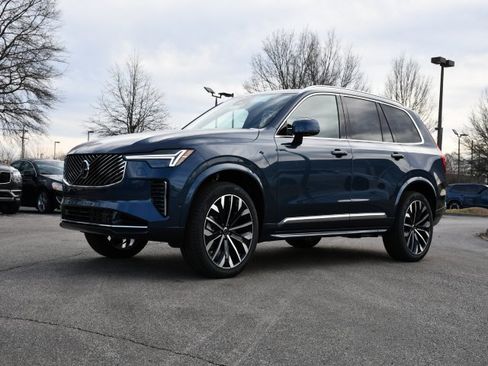 New 2026 Volvo XC90 B5 Plus w/ Protection Package Premier image 3