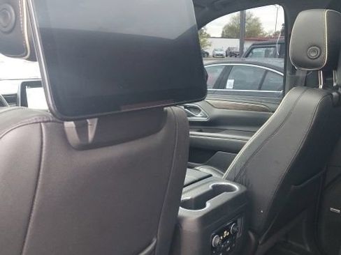 Used 2021 Chevrolet Suburban Premier w/ Premium Package AWD/4WD image 16
