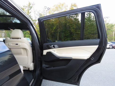 Used 2022 BMW X7 xDrive40i w/ Premium Package image 16