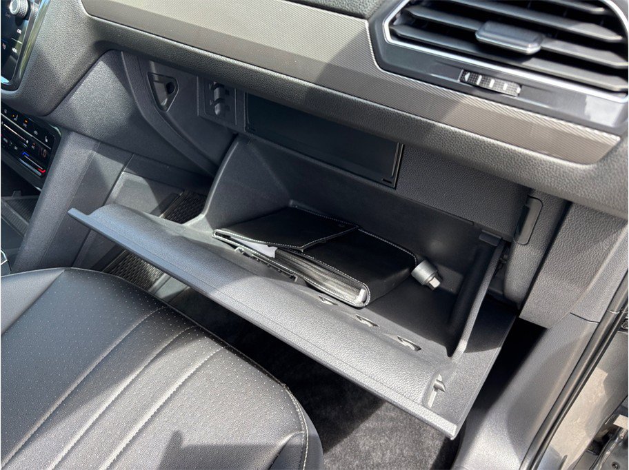 Used 2023 Volkswagen Tiguan SE R-Line FWD image 44