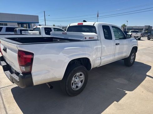 Used 2022 Toyota Tacoma SR image 2