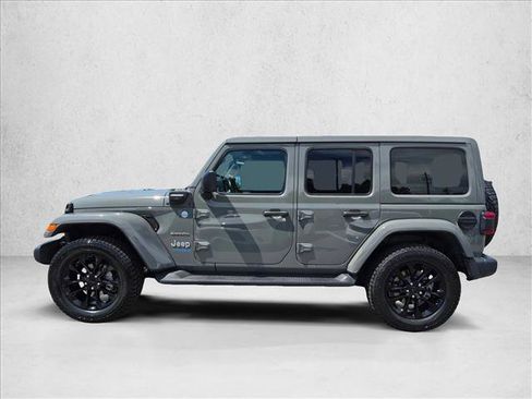 Used 2022 Jeep Wrangler Unlimited Sahara AWD/4WD image 9